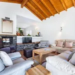 Villa Casa - Spacious Family With Great Outdoors!