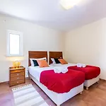 Villa Casa - Spacious Family With Great Outdoors! *