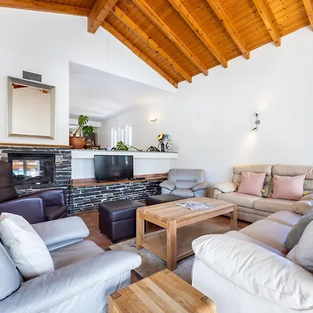 Vila Casa - Spacious Family With Great Outdoors!