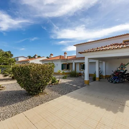 Casa - Spacious Family With Great Outdoors! Vila