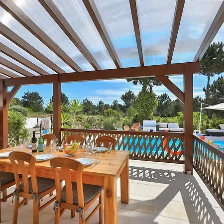 Casa - Spacious Family With Great Outdoors! Villa