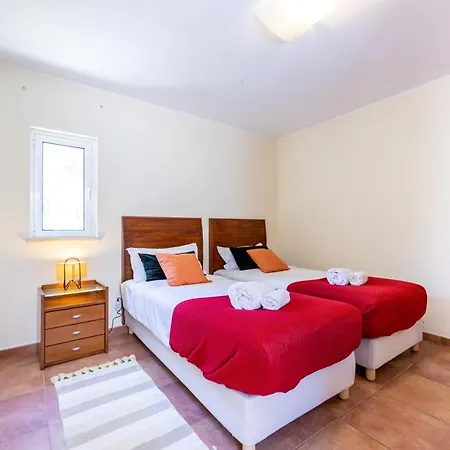 Villa Casa - Spacious Family With Great Outdoors! *
