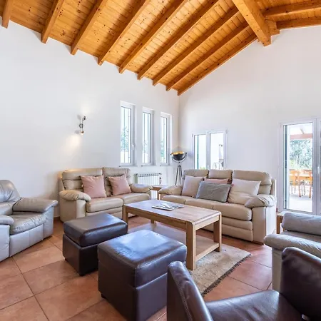 Villa Casa - Spacious Family With Great Outdoors!